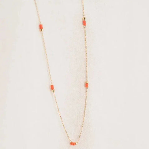 Fijne ketting met kraaltjes koraalroze/ goud