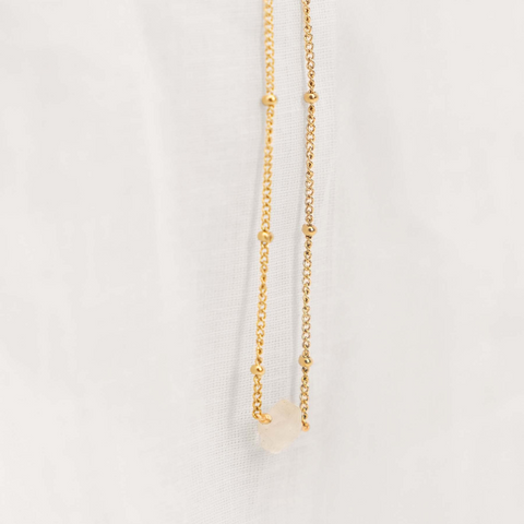 Ketting met bloemsteentje creme/goud
