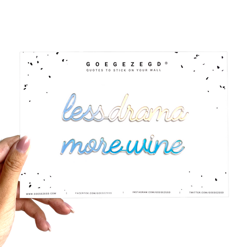 Muursticker a5 zwart: less drama more wine