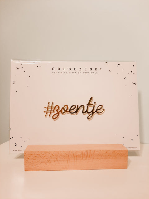 Muursticker a5 goud: zoentje