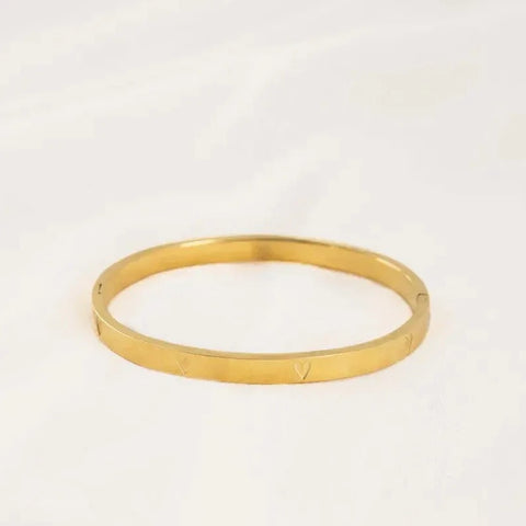 Bangle armband met hartjes goud