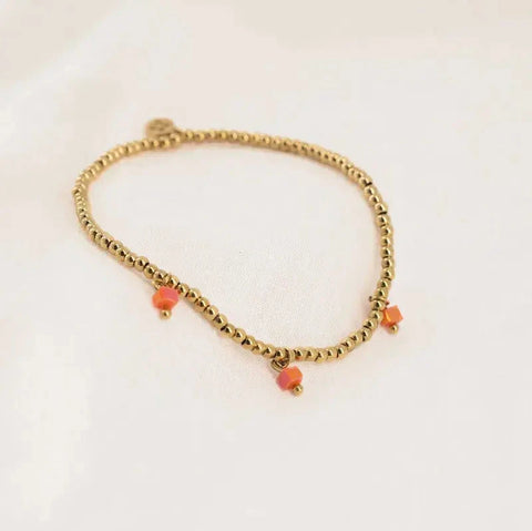Kralenarmbandje met blokjes koraalroze / goud